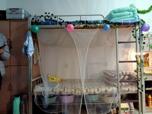 44300ea89f294022a443d6abc218154e.jpg 床铺.jpg