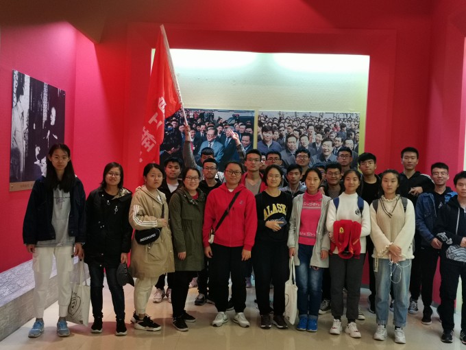 8814e04143764385969e5a674c68fd2a.jpg 计算机类1904班.jpg