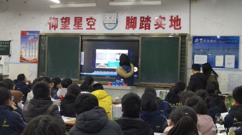 8c2de3a13a114b0a9aadbe0371d8070c.jpg 队员宣讲.jpg