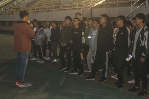 9a6febc8fc9c4732bdd0f9ca18c0b2d1.jpg 王鹏飞为冬训成员讲解.jpg