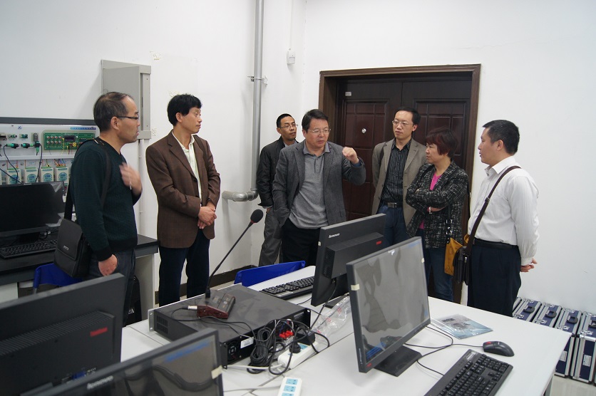 参观实验室 参观实验室